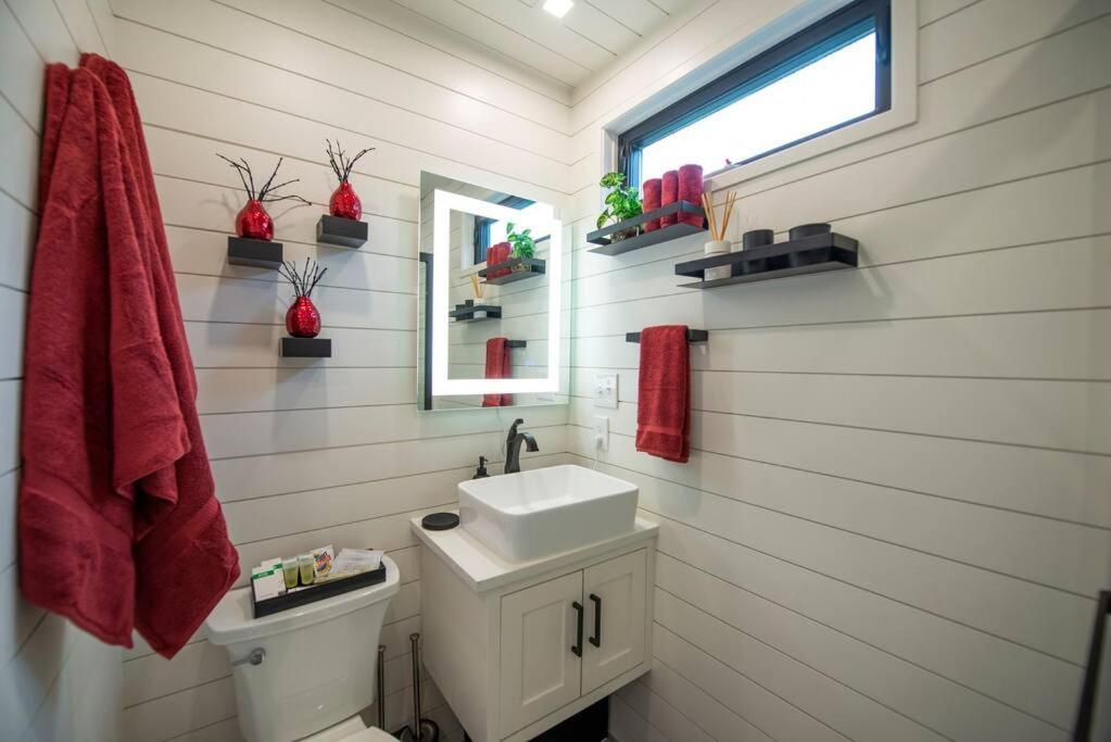 The Merlot House-Container Home 12 Min To Magnolia Bellmead ภายนอก รูปภาพ