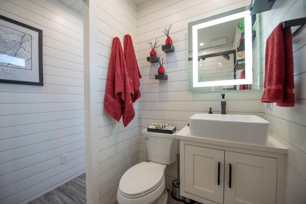 The Merlot House-Container Home 12 Min To Magnolia Bellmead ภายนอก รูปภาพ